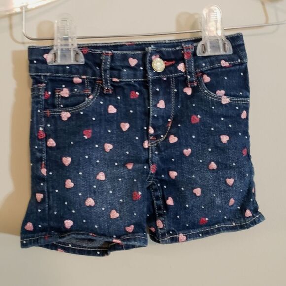 LEVIS HEART PRINT JEAN SHORTS SIZE 4T - Picture 1 of 3